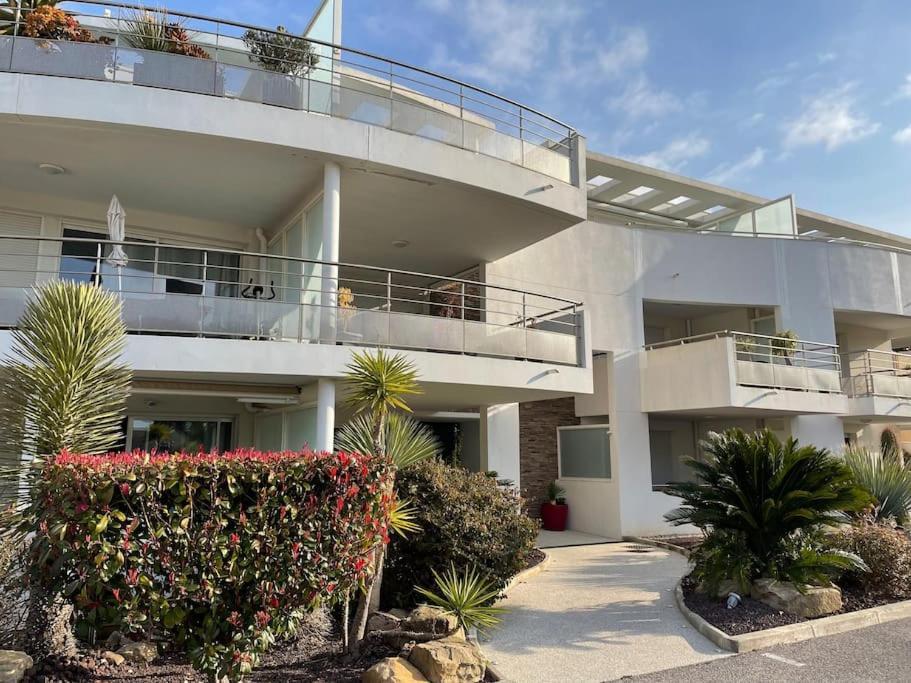 Apartamento 21 - Tres Agreable Rdc Avec Terrasse Et Parking Bandol Exterior foto