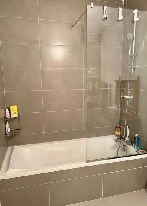 Apartamento 21 - Tres Agreable Rdc Avec Terrasse Et Parking Bandol Exterior foto
